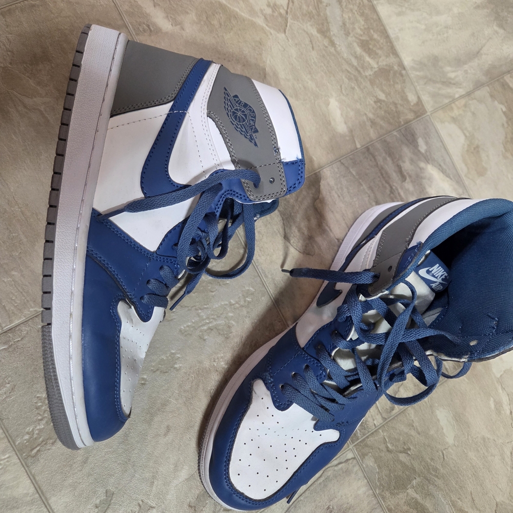 Nike Air Jordan 1 Mid - White, Blue & Gray